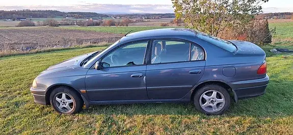 Toyota Avensis 1999 photo 3