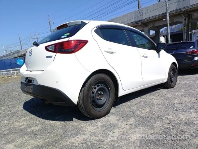 Mazda Demio 2017 photo 3