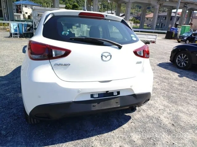 Mazda Demio 2017 photo 5