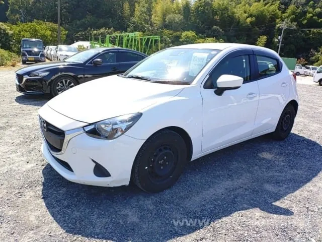 Mazda Demio 2017 photo 2
