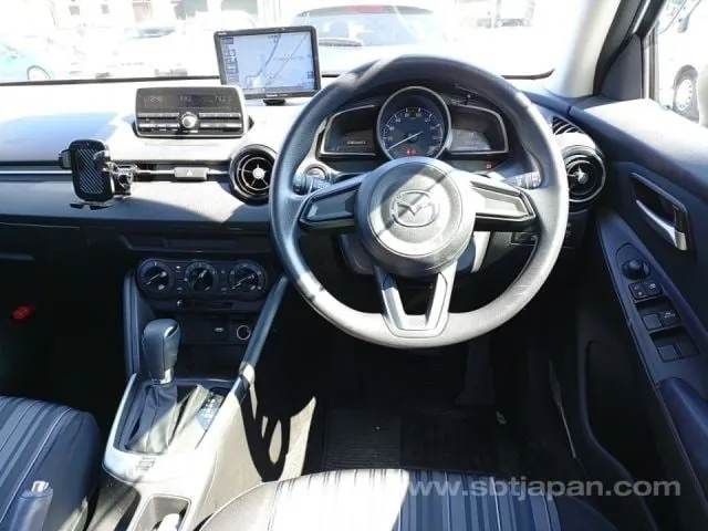 Mazda Demio 2017 photo 4