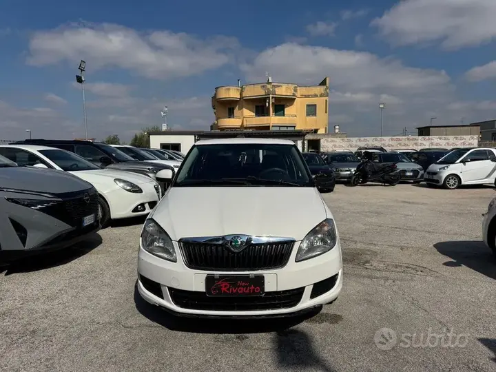 Skoda Fabia 2012 photo 2