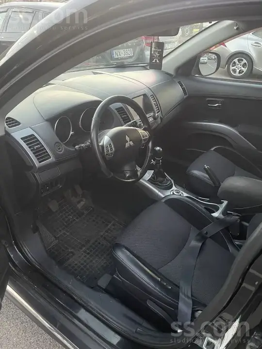Mitsubishi Outlander 2012 photo 4