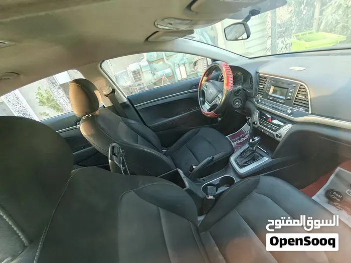 Hyundai Elantra 2018 photo 3