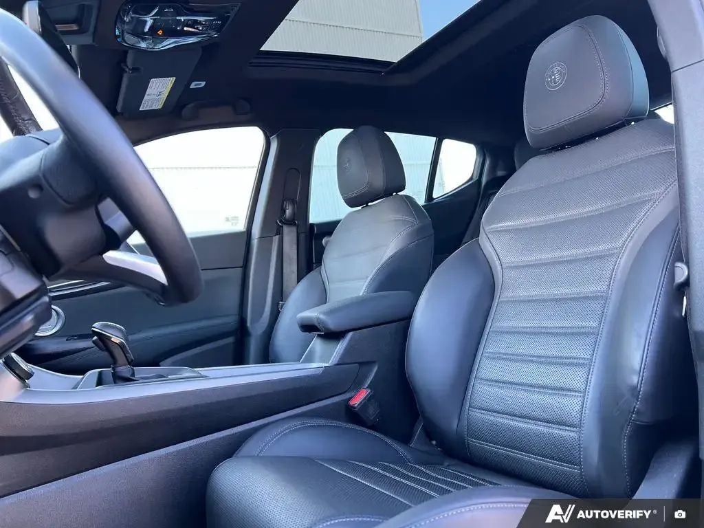 Alfa Romeo Tonale 2024 photo 2
