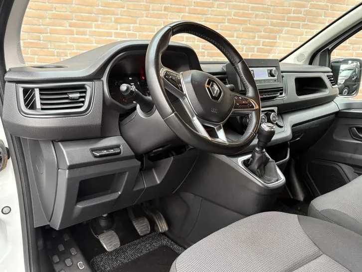 Renault Trafic 2022 photo 2