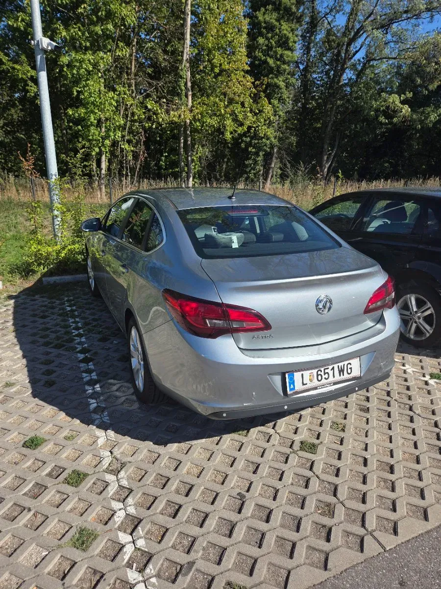 Opel Astra 2013 photo 3