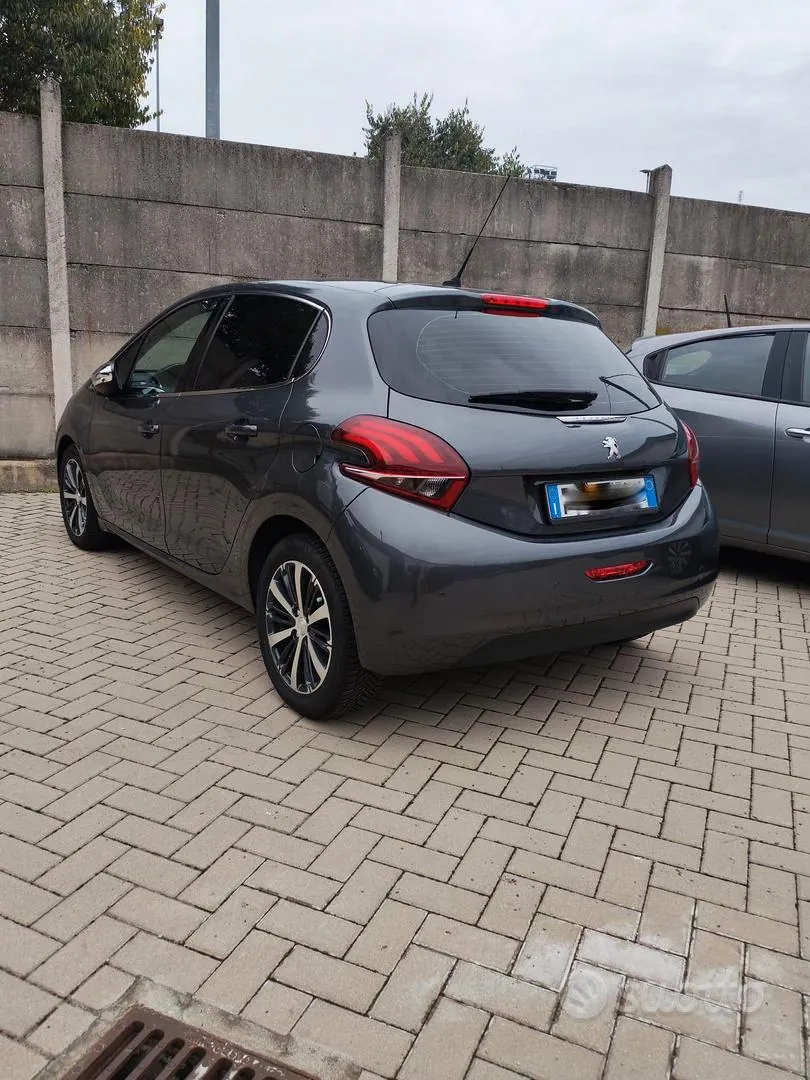 Peugeot 208 2018 photo 4