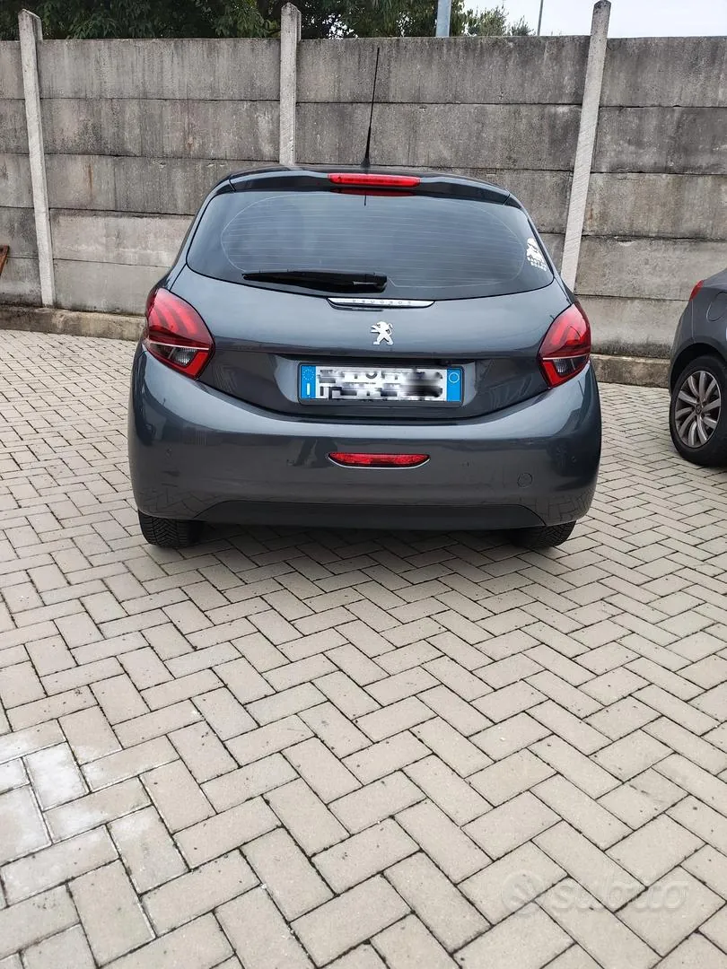 Peugeot 208 2018 photo 3
