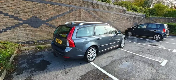 Volvo V50 2011 photo 2