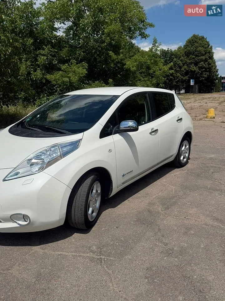 Nissan Leaf 2014 photo 2