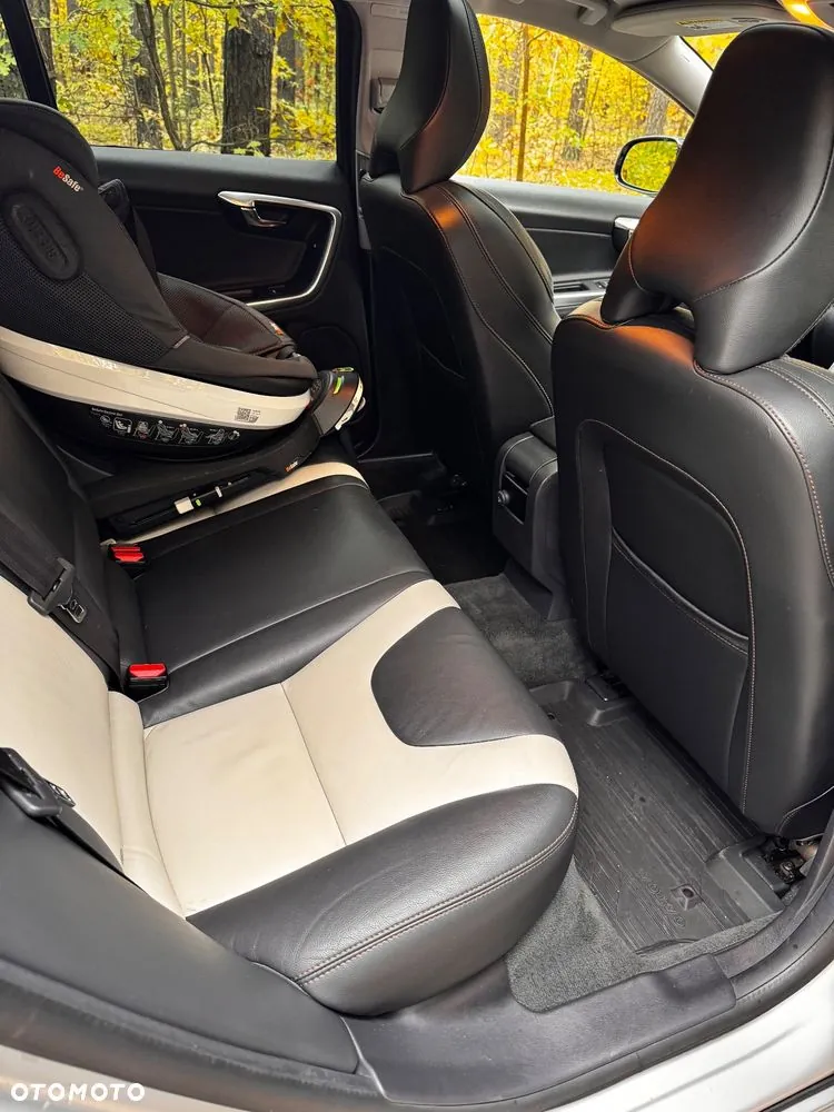 Volvo V60 Cross Country 2018 photo 4