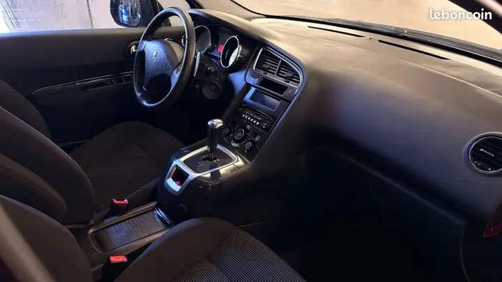 Peugeot 5008 2013 photo 5