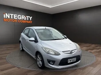 Mazda 2 2010 photo 2