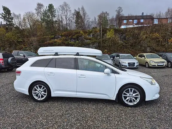 Toyota Avensis 2011 photo 4