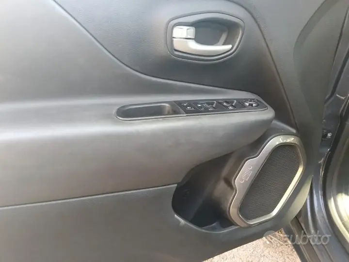 Jeep Renegade 2023 photo 3