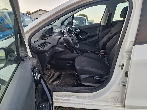 Peugeot 208 2012 photo 4