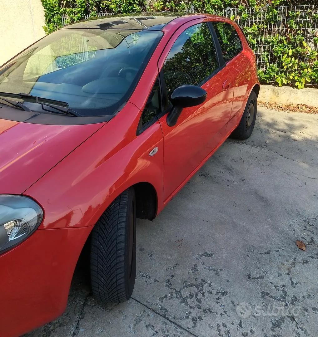 Fiat Grande Punto 2012 photo 2