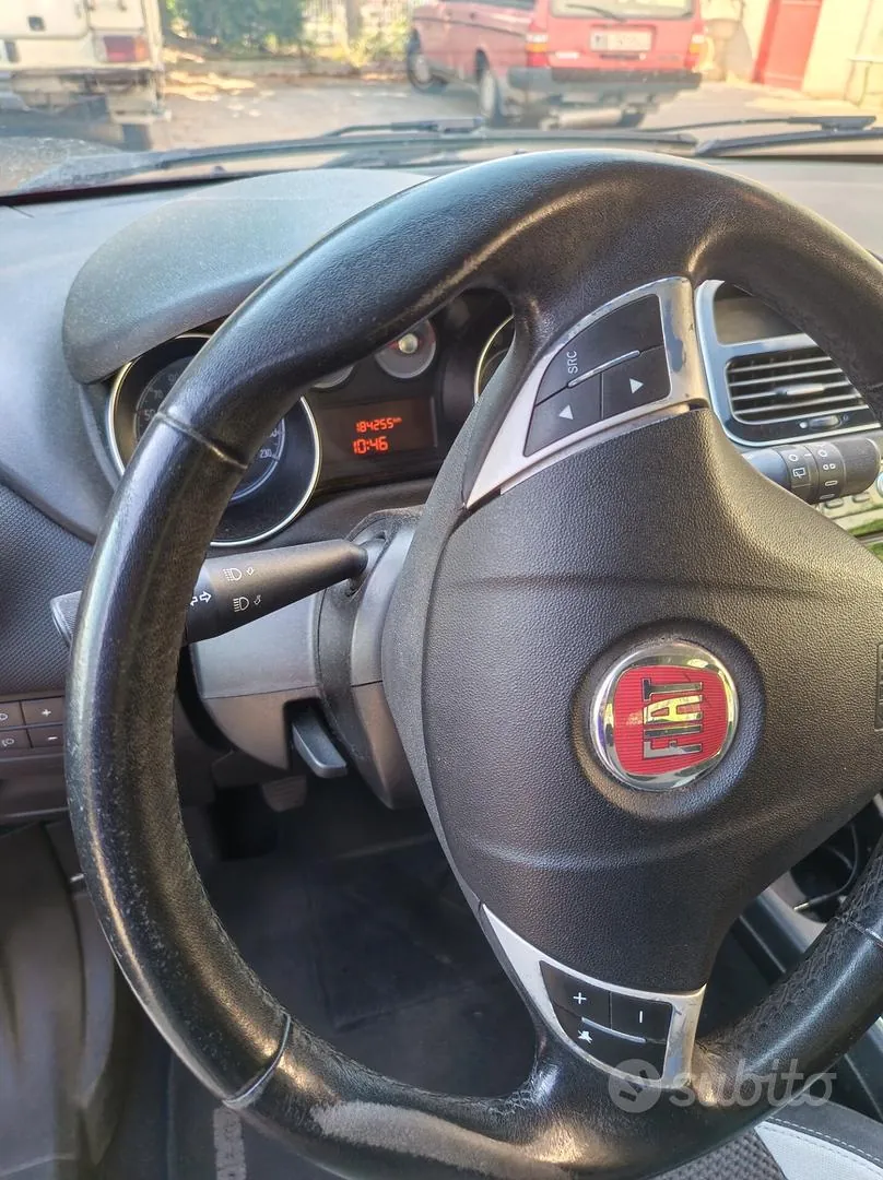 Fiat Grande Punto 2012 photo 5
