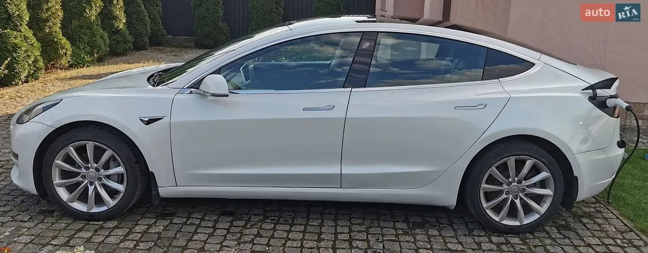 Tesla Model 3 2020 photo 4
