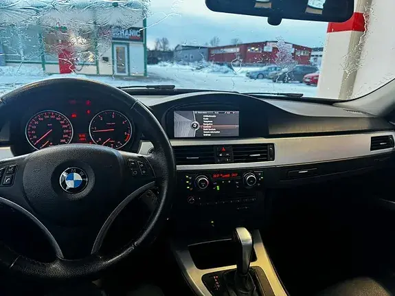 BMW 318D 2010 photo 2