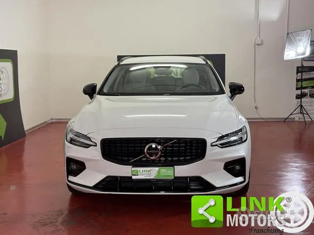 Volvo V60 2023 photo 2