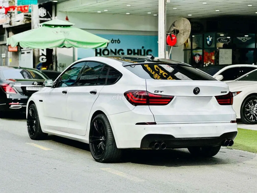 BMW 5 Series 2018 photo 2