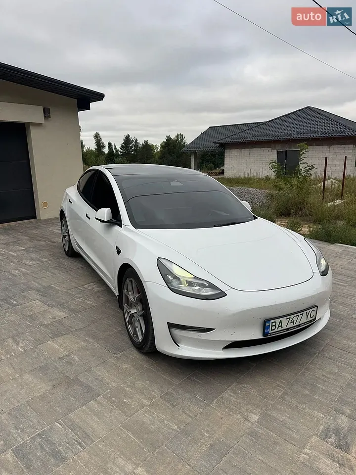 Tesla Model 3 2022 photo 2