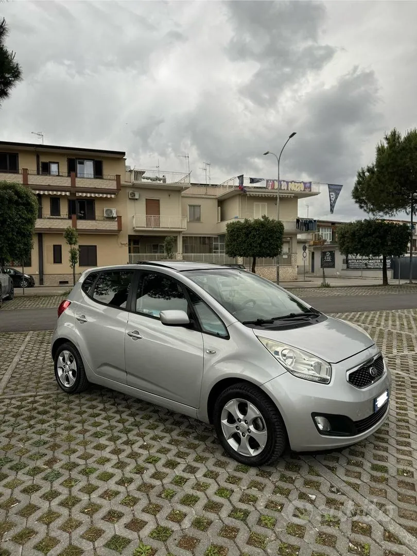 Kia Venga 2013 photo 3