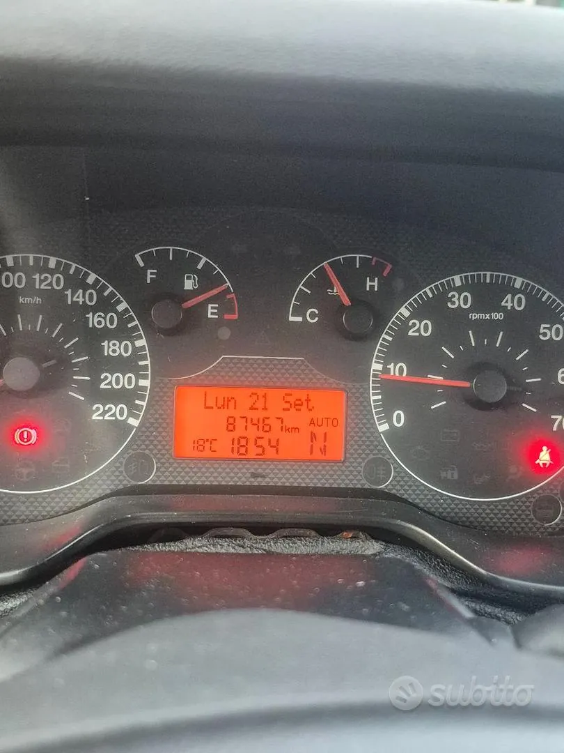 Fiat Punto 2008 photo 2