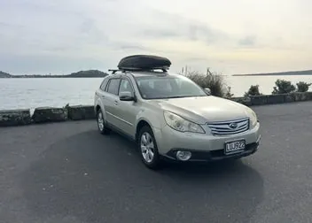 Subaru Outback 2010 photo 2