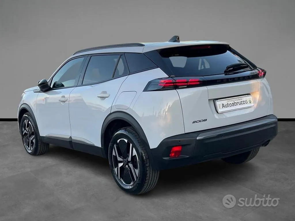 Peugeot 2008 2024 photo 3