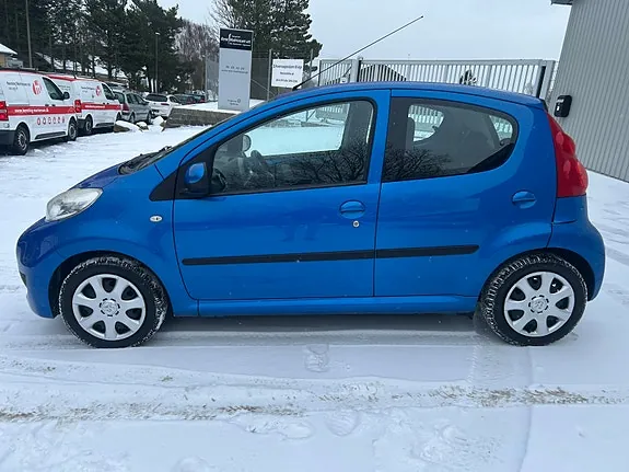 Peugeot 107 2011 photo 3