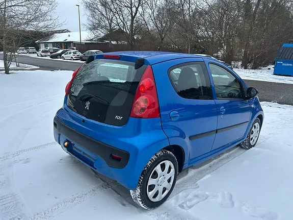 Peugeot 107 2011 photo 5