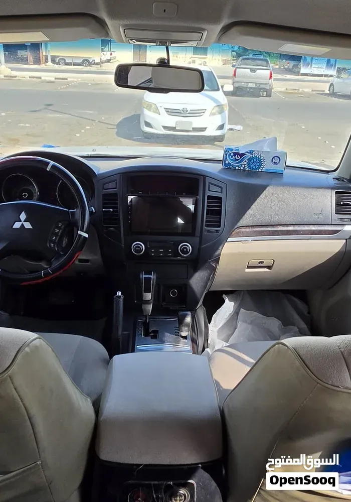 Mitsubishi Pajero 2011 photo 2