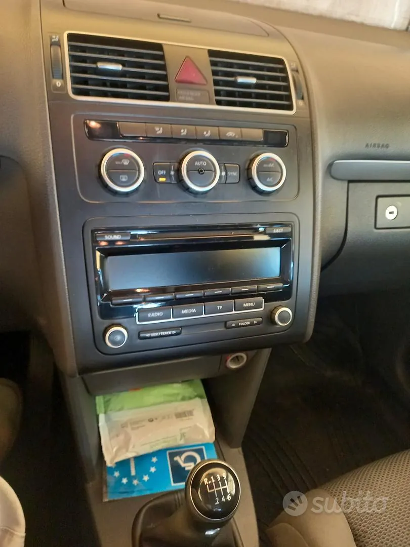 Volkswagen Touran 2013 photo 5