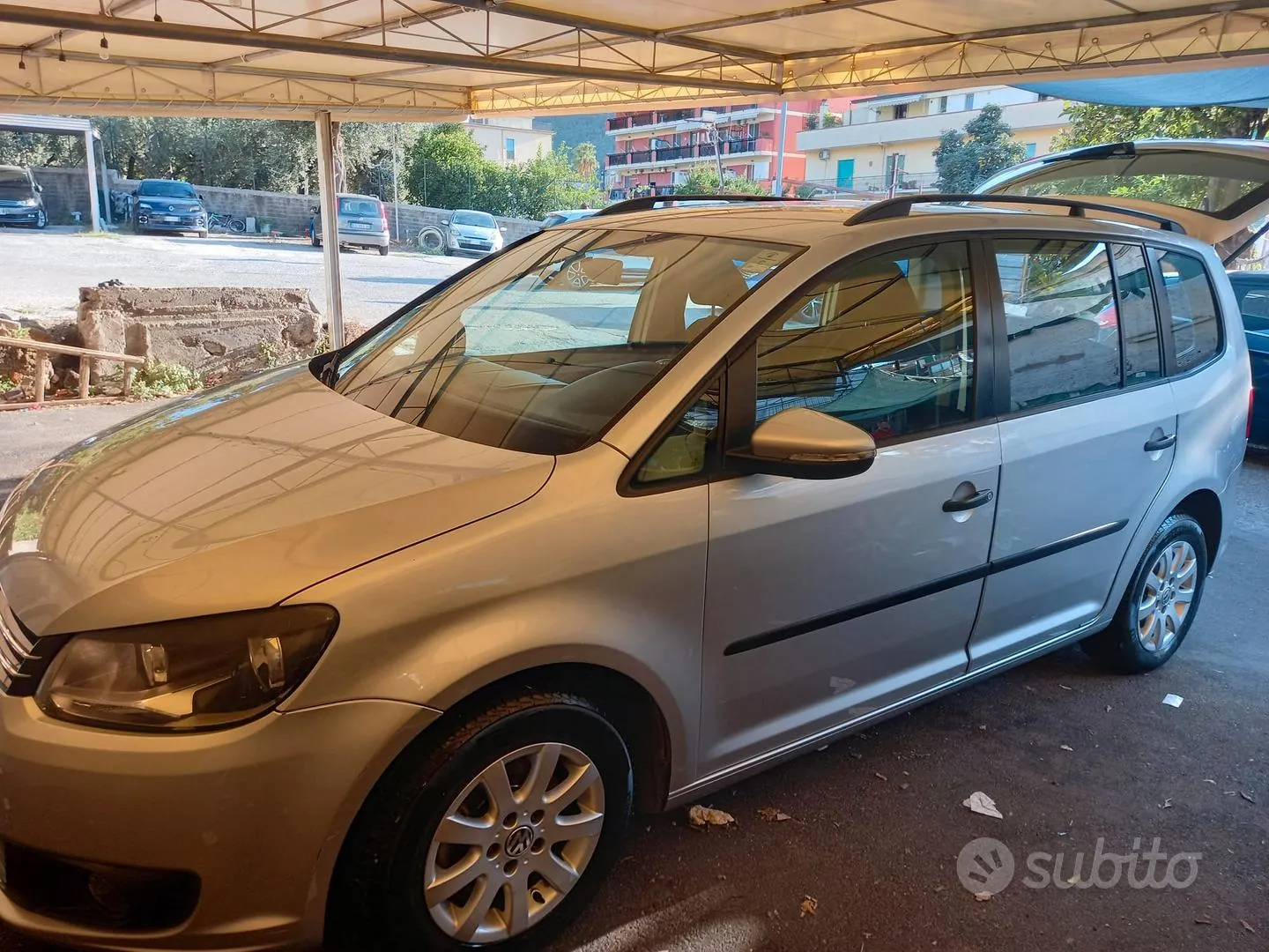 Volkswagen Touran 2013 photo 2