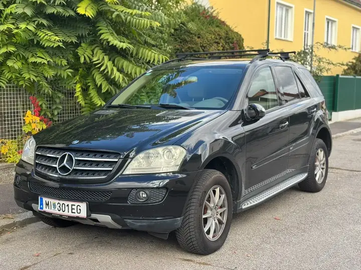 Mercedes-Benz M-Class 2006 photo 2