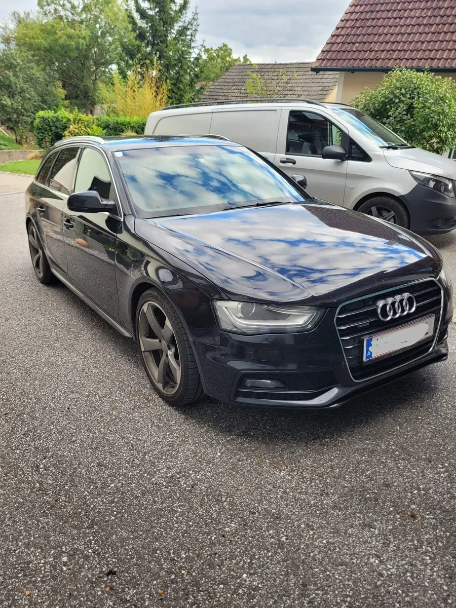 Audi A4 2012 photo 2