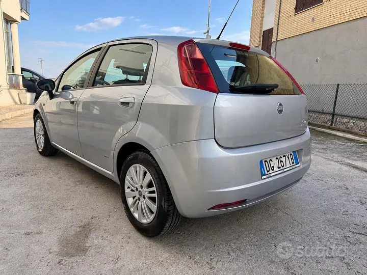 Fiat Grande Punto 2009 photo 3