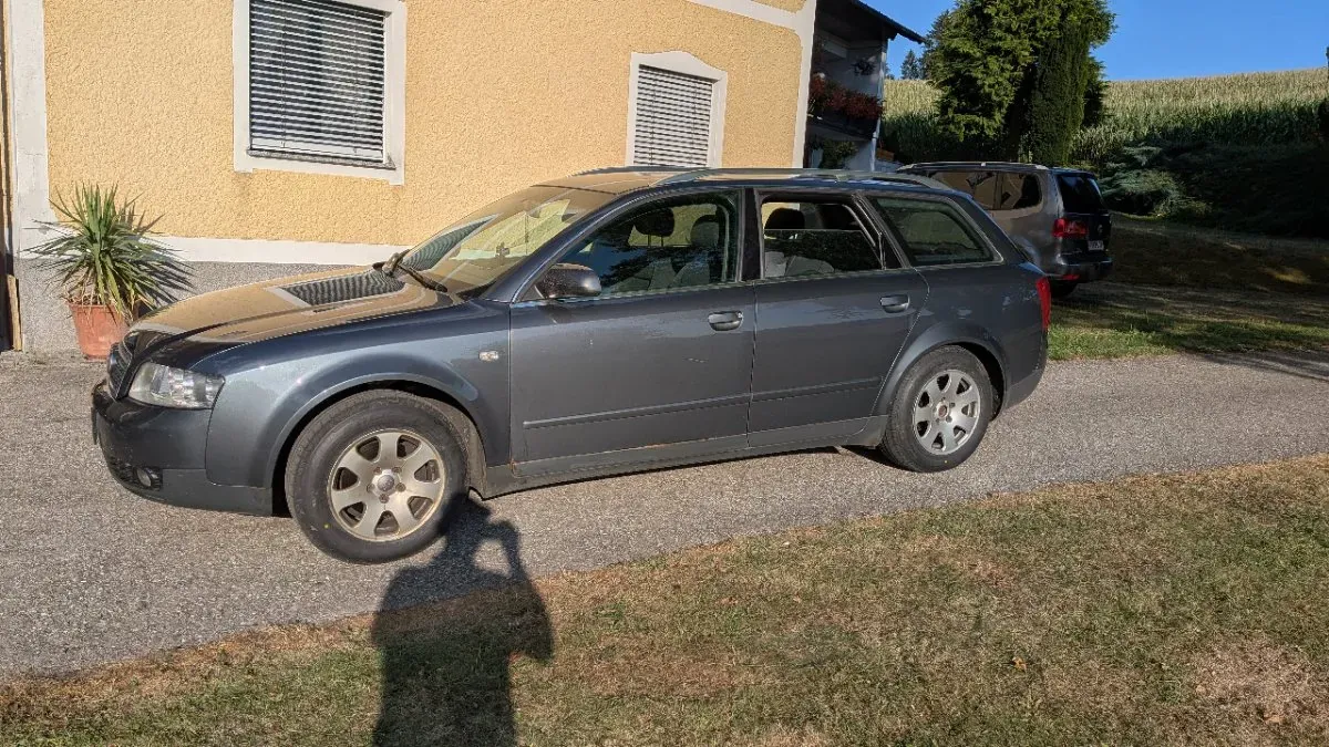 Audi A4 2004 photo 2