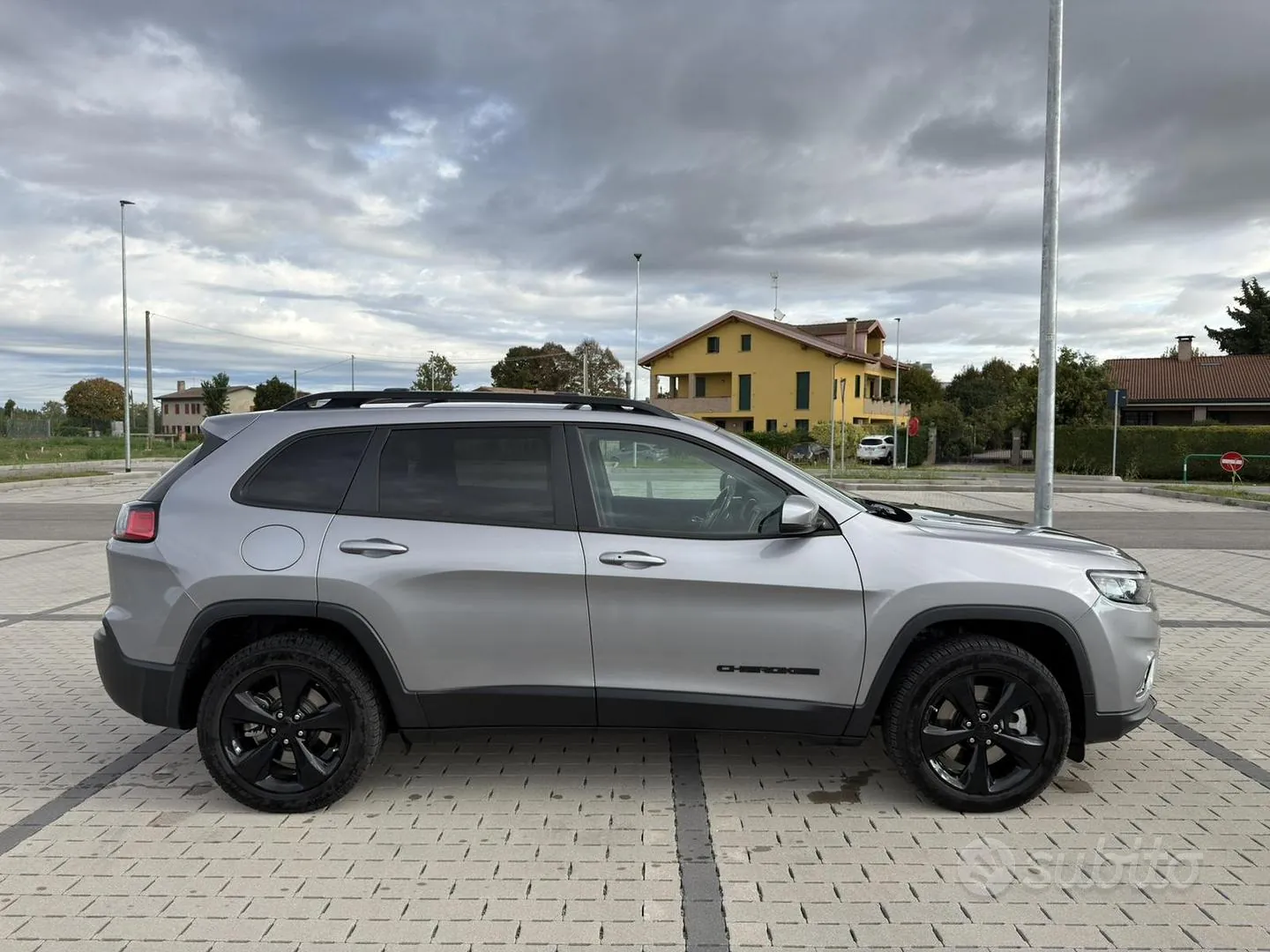 Jeep Cherokee 2019 photo 3