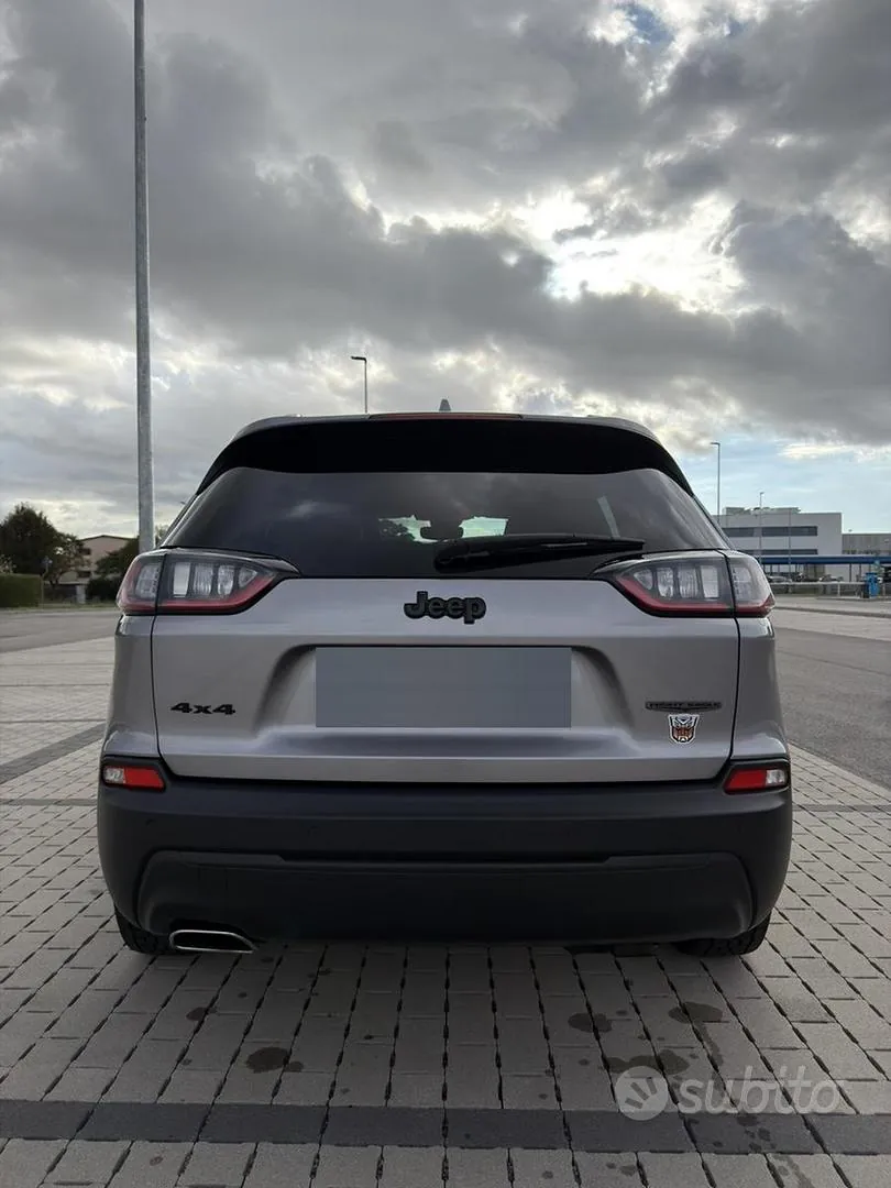 Jeep Cherokee 2019 photo 2