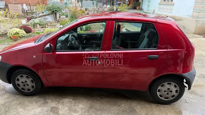 Fiat Punto 2011 photo 2