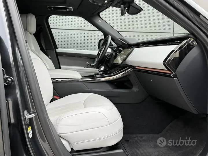 Land Rover Range Rover Sport 2024 photo 4