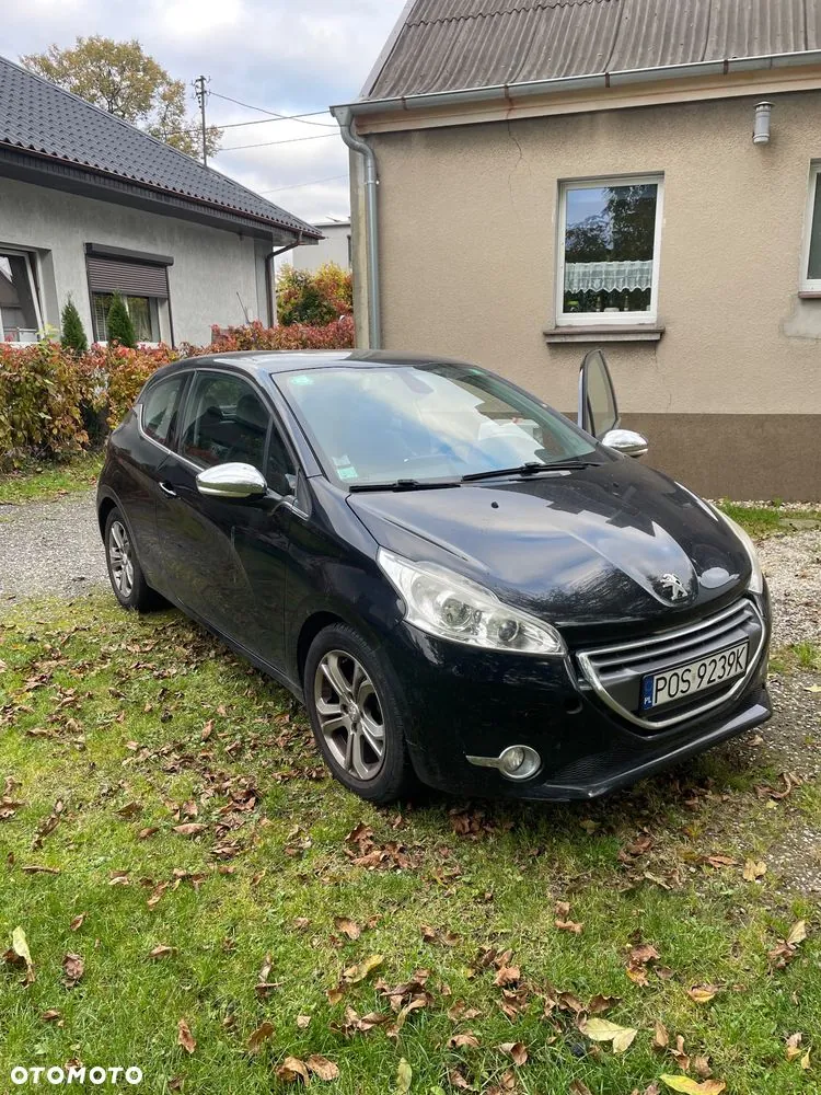 Peugeot 208 2012 photo 2