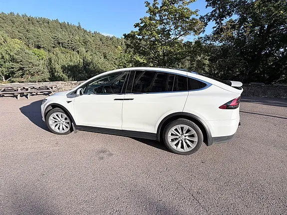 Tesla Model X 2017 photo 4