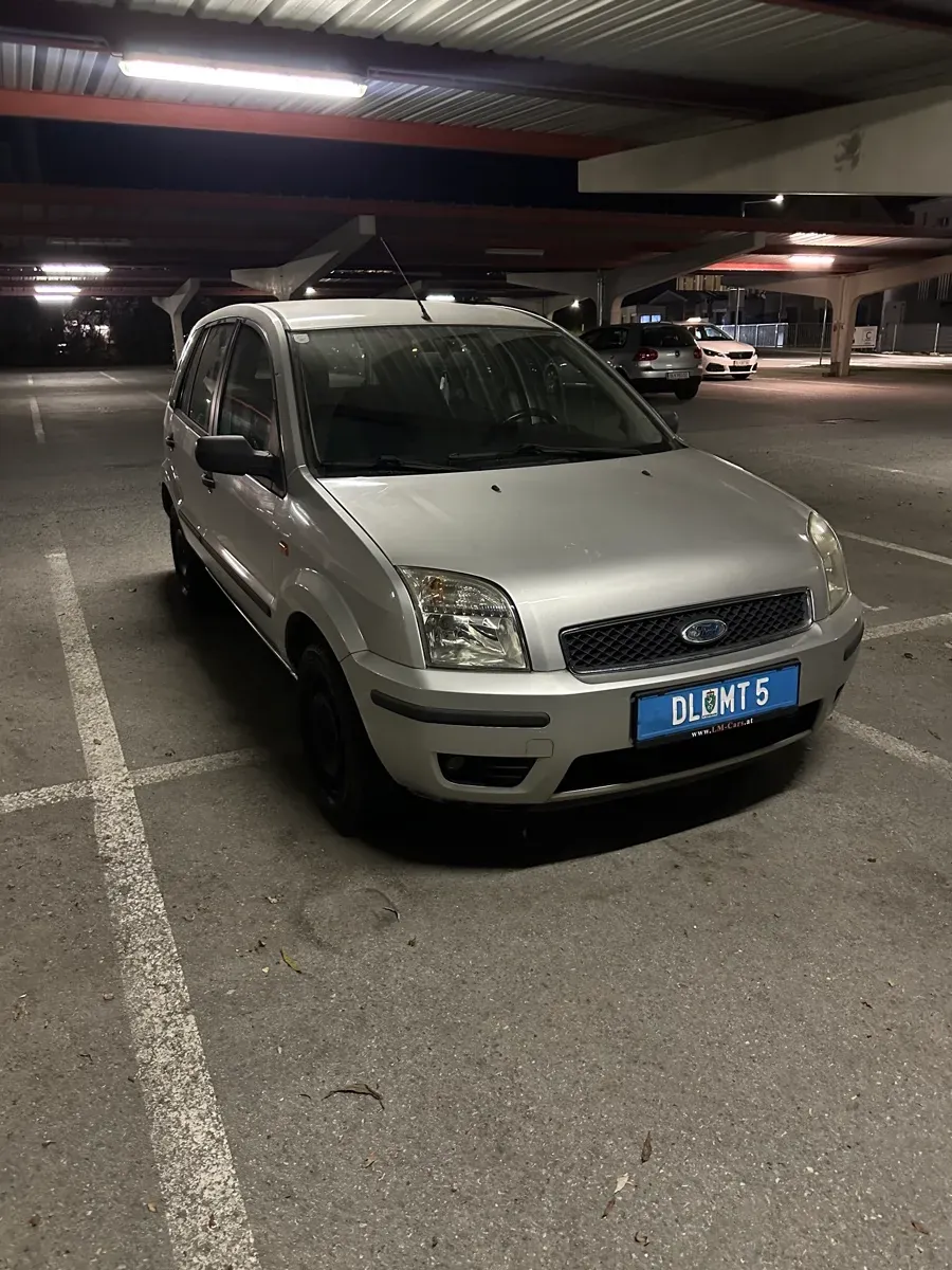 Ford Fusion 2004 photo 2