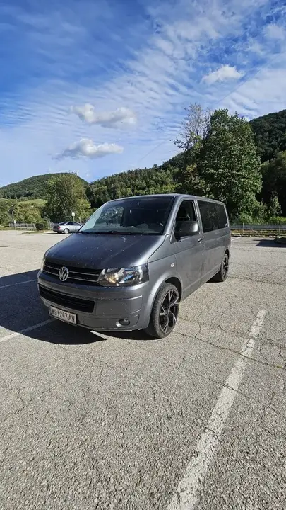 Volkswagen Multivan 2010 photo 2