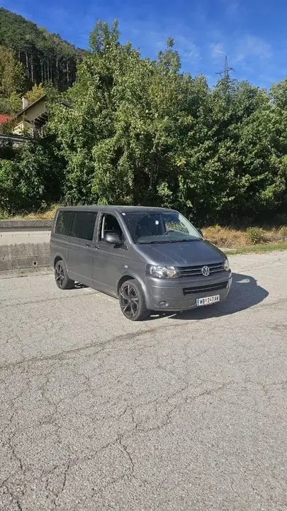 Volkswagen Multivan 2010 photo 3